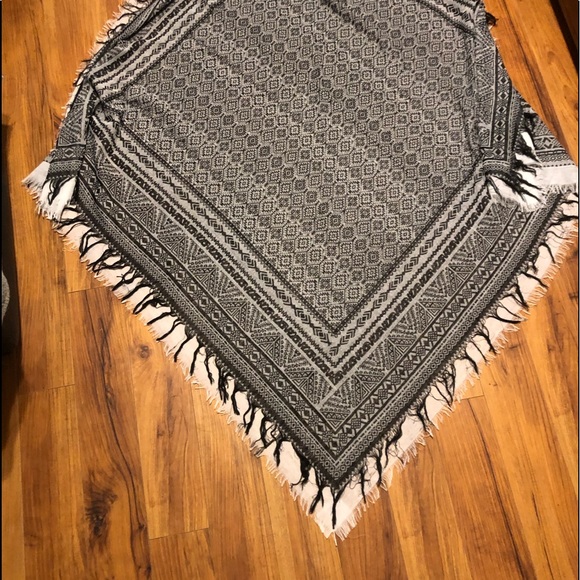 Aztec Wrap/Scarf - Picture 2 of 7